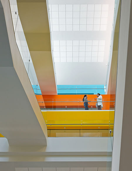 The Helen Diller Cancer Reasearch Center at the University of California, San Francisco, Architect: Rafael Viñoly Architects, P.C. © Brad Feinknopf