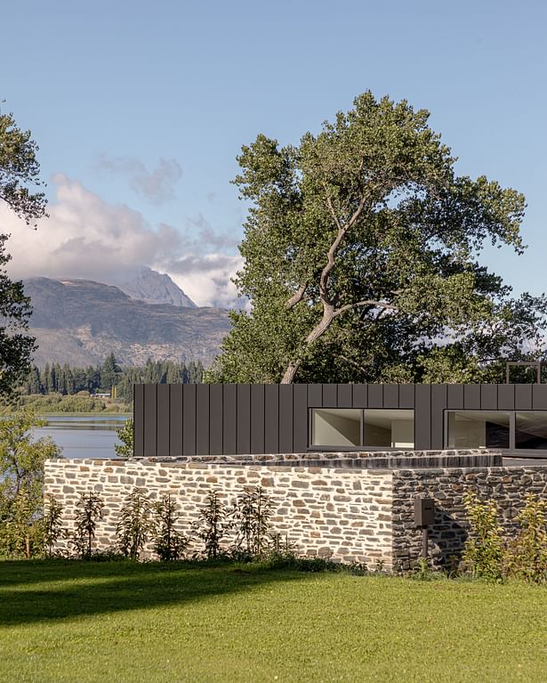 Lake Hayes Home, Queenstown, by Ben Hudson Architects - stone 'garden' wall