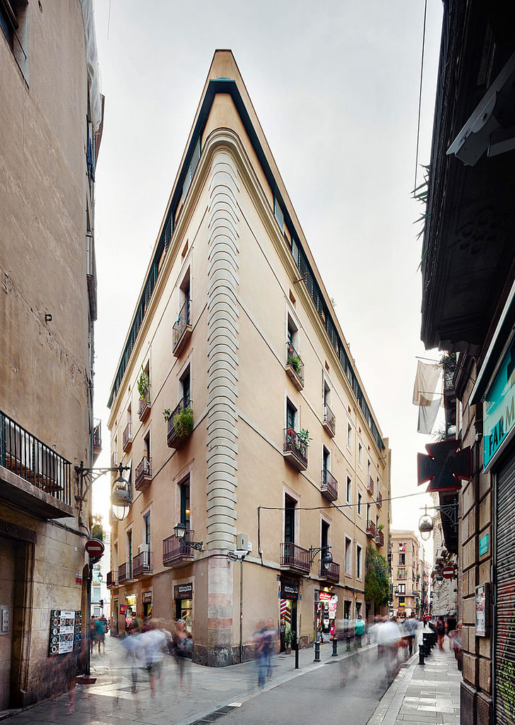 Carrer Avinyó. Photo © David Kohn Architects.