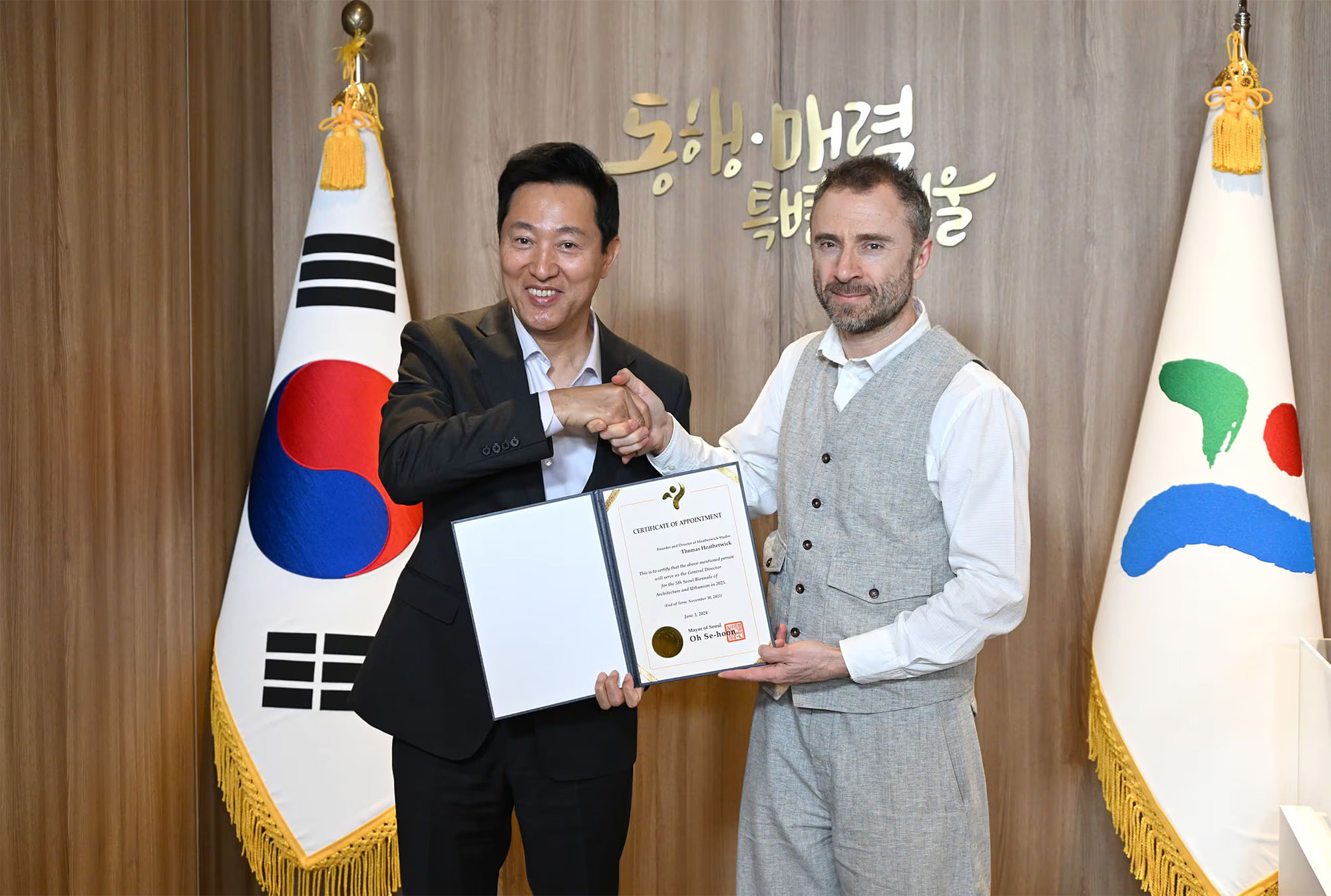Thomas Heatherwick to direct 2025 Seoul Biennale of Architecture and Urbanism - Vimarsana News
