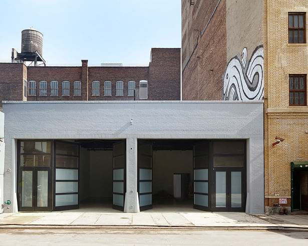 ​5,000 SF gallery in Chelsea in a converted garage.​