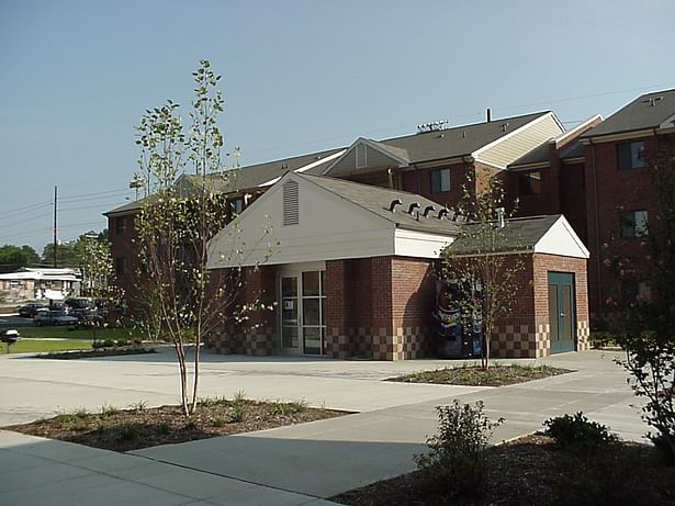 Courtyard/Laundry Facility