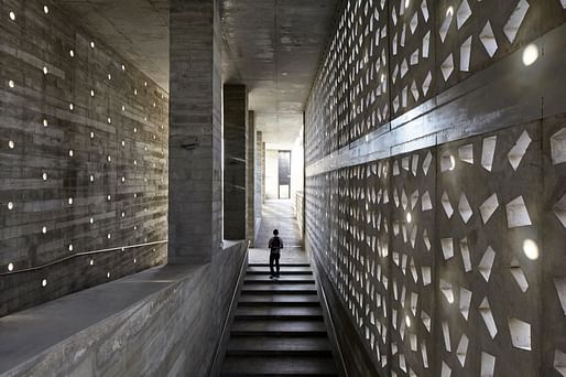 Edificio E, Lecture Building, University of Piura in Piura, Peru by Barclay & Crousse (Lima, Peru)​. Photo: Cristóbal Palma.