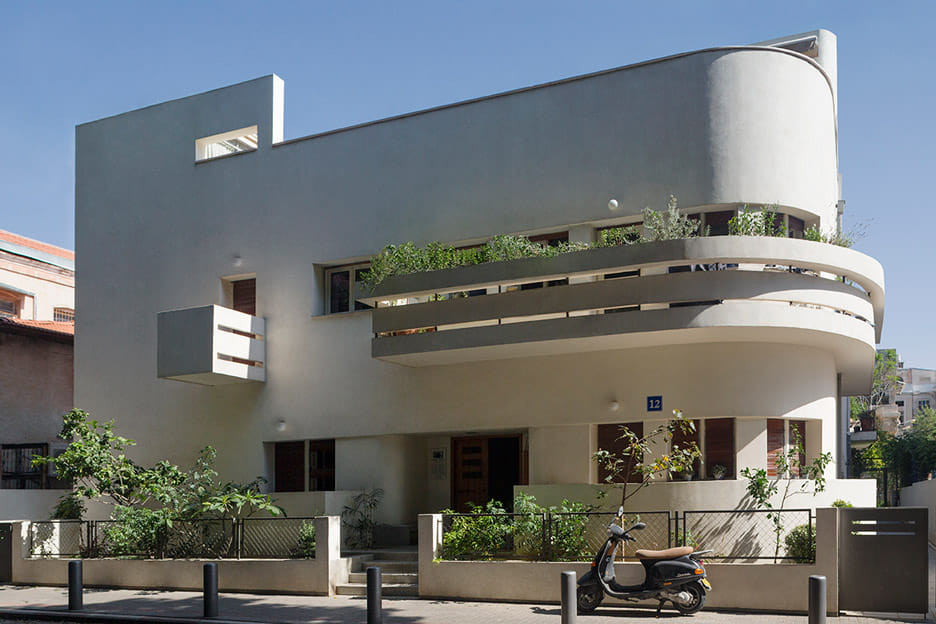 How did Tel Aviv become the site of so many Bauhaus