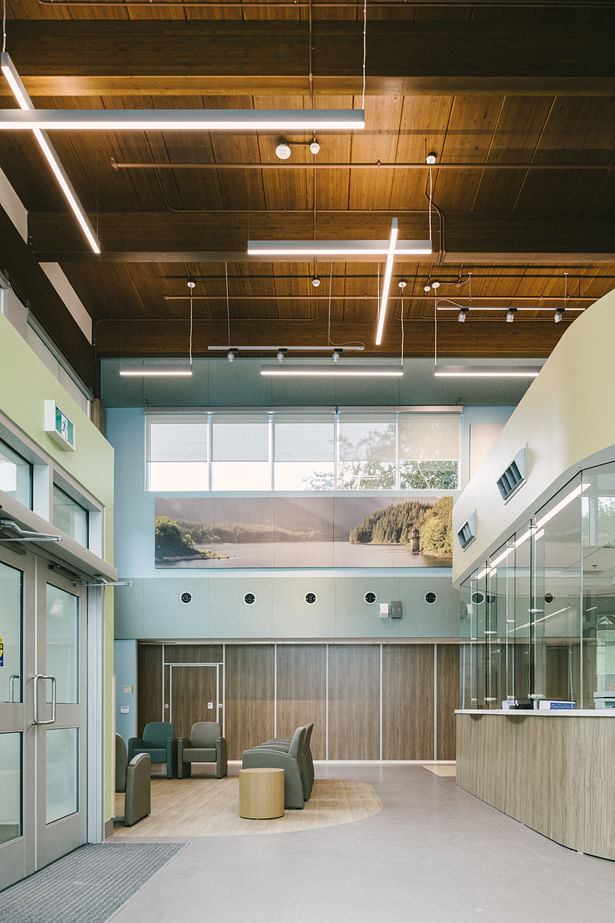 Lighting mimics daylight, and helps patients connect with nature. (Courtesy Parkin Architects)