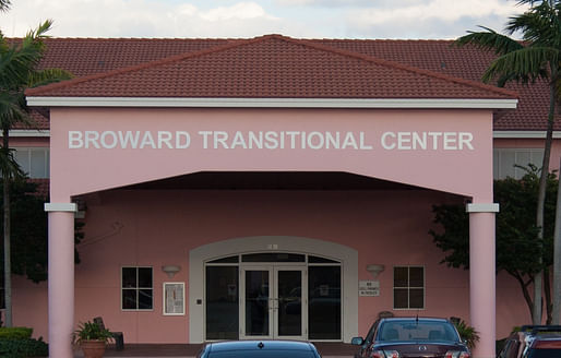 VIew of the main entrance to the Broward Transitional Center in Pompano Beach, Florida, a for-profit private detention center operated by GEO Group. Image courtesy of Wikimedia user Eflatmajor7th.