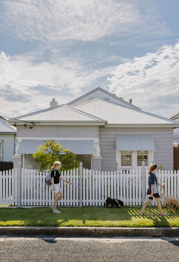 Tighes Hill Recycled House © Katherine Lu