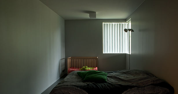 The clients expressed a wish for a toned-down and peaceful master bedroom. Photo by Arno de la Chapelle.
