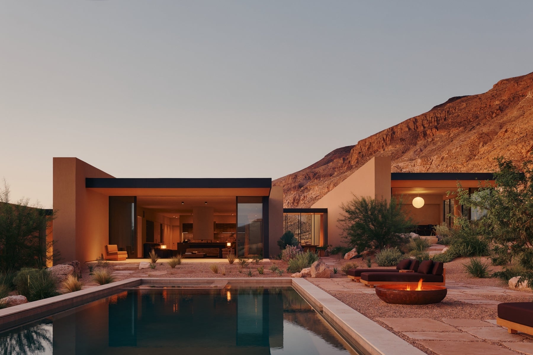 Inside a minimalist desert residence in Utah inspired by land art