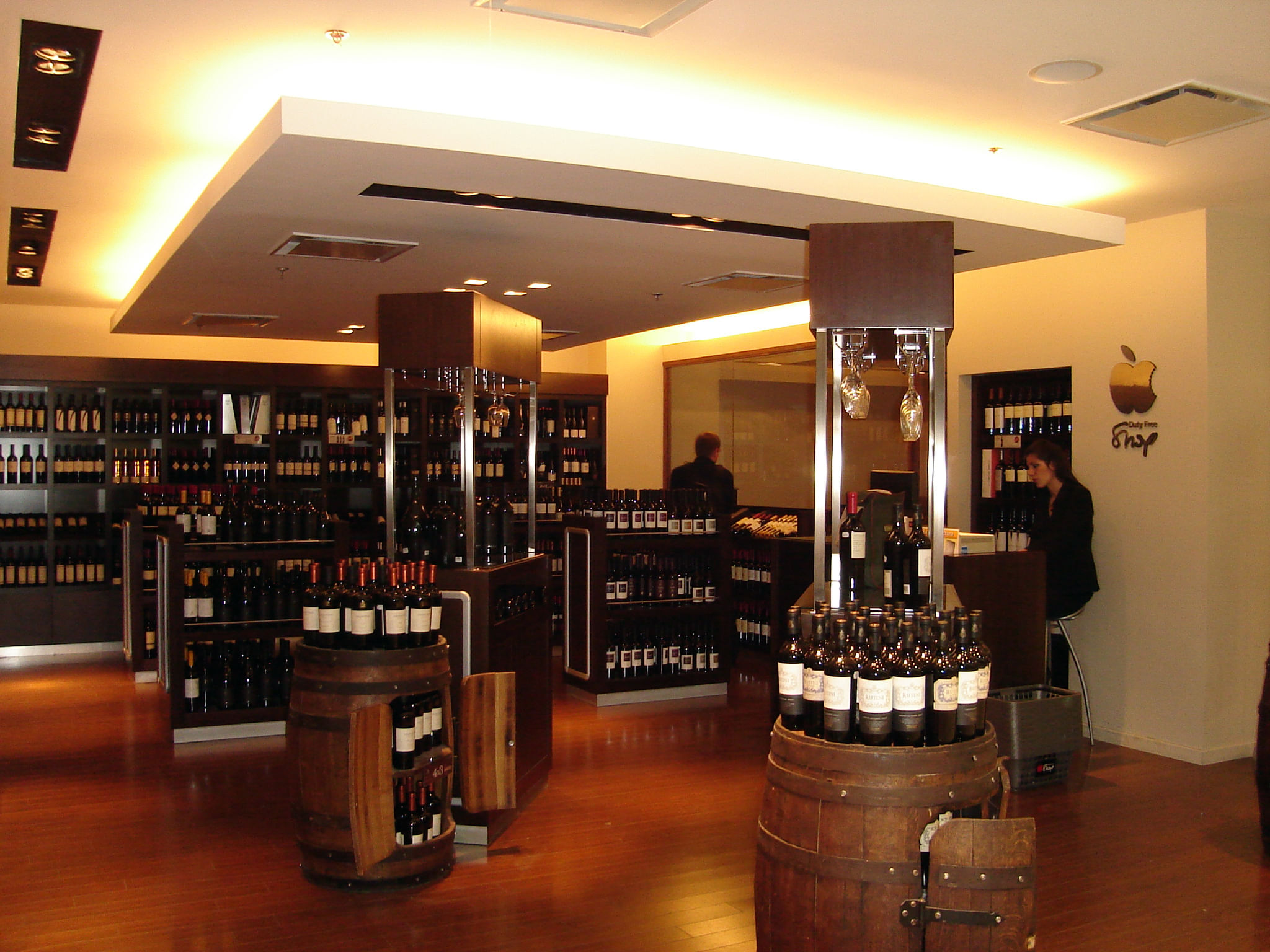 WYNERY RETAIL STORE DUTY FREE - D5ac5085dd756cf85e7f755c407b3403.JPG