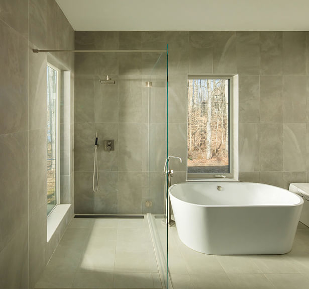 The main bath: simple, serene