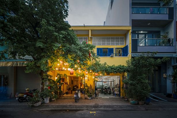 Preserving Old Houses – Minimizing Environmental Impact Demolishing an old building erases the marks of time and generates a substantial amount of construction waste, including concrete, steel, wood, and other materials. By choosing to renovate the House of Cholon instead of rebuilding, Archiro Vietnam has significantly reduced the amount of waste produced, helping to alleviate pressure on landfills and reduce negative impacts on the ecosystem.