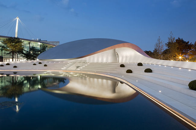 Porsche Pavilion at the Autostadt in Wolfsburg, designed by HENN Architekten (Photo: HG Esch)