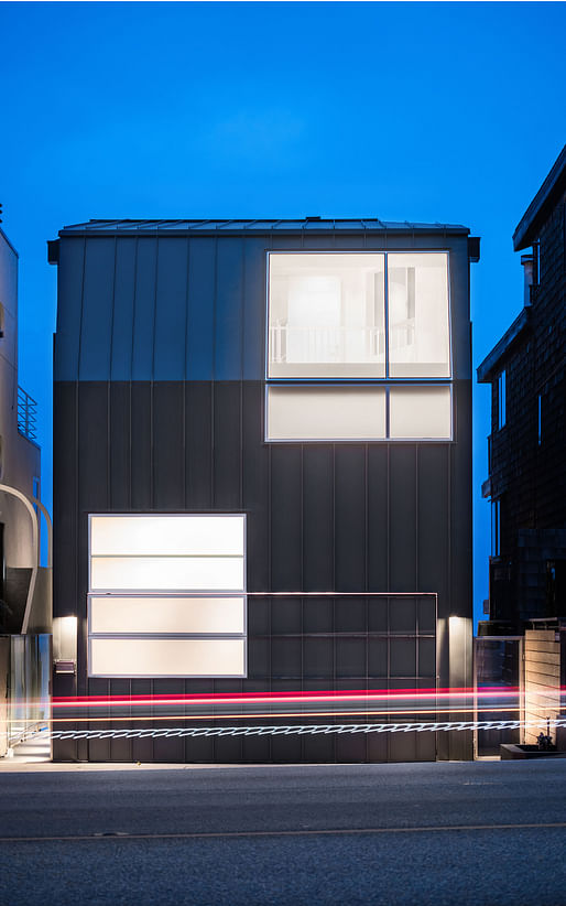 House Noir in Malibu, CA, by Lorcan O'Herlihy Architects [LOHA] / @loharchitects; Photo: Paul Vu @seevuplay_