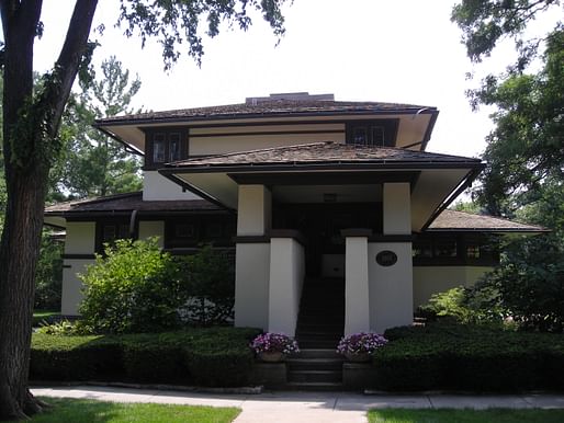 Frank B. Henderson House. Elmhurst, Illinois. NAtional Register of Historic Places. Frank Lloyd Wright.By <a href="//commons.wikimedia.org/wiki/User:G_LeTourneau" title="User:G LeTourneau">G LeTourneau</a>, <a href="http://creativecommons.org/licenses/by-sa/3.0/" title="Creative Commons Attribution-Share Alike 3.0">CC BY-SA 3.0</a>, <a href="https://commons.wikimedia.org/w/index.php?curid=2566626">Link</a>