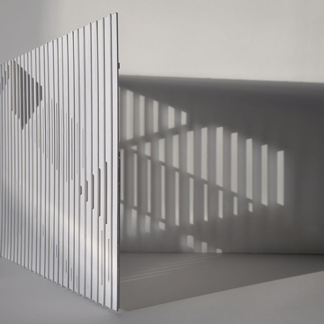 Study for natural lighting according to the cutting direction on the wooden laths. Interior light grid. (Photo: Jérôme Aich)