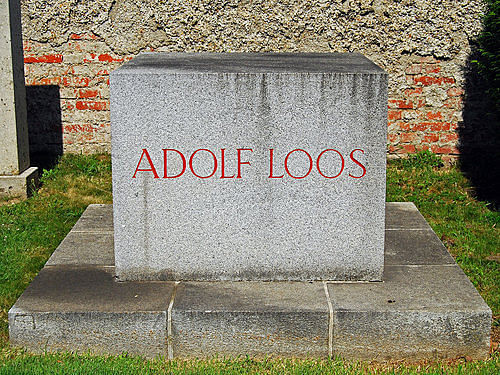Adolf Loos' grave. Photo via HeinzLW/Wikipedia Commons