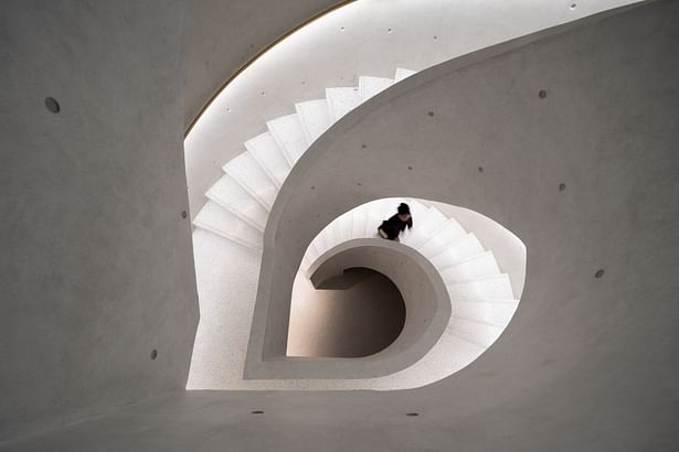 Drop-shaped interior stairs