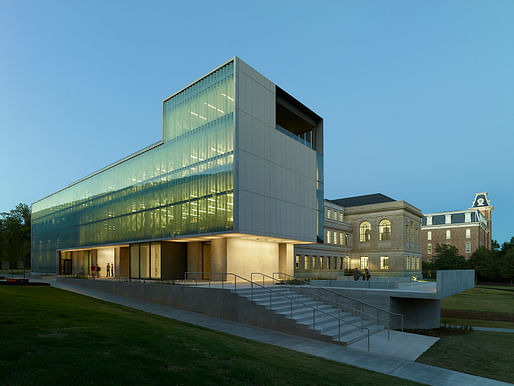 Vol Walker Hall & the Steven L. Anderson Design Center; Fayetteville, Arkansas by Marlon Blackwell Architects. Photo: Timothy Hursley.