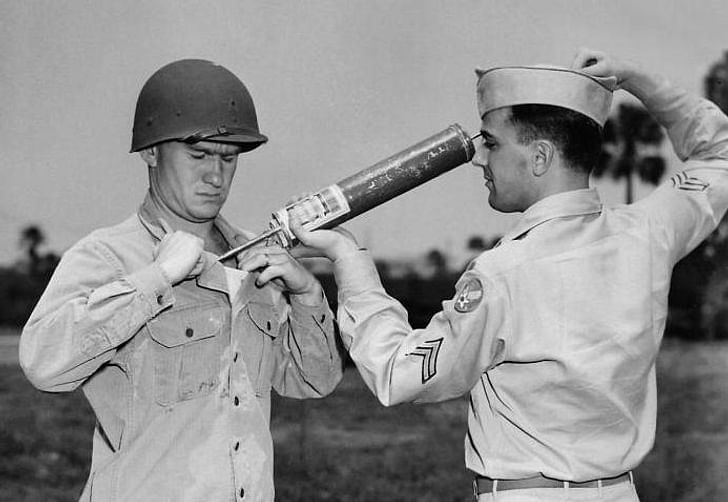 A U.S. soldier demonstrating how to apply DDT directly to the human body. Credit: WikiCommons
