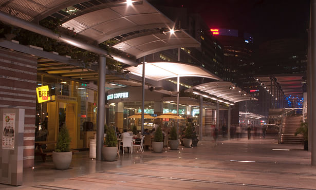 Kiosks in north side of promenade 