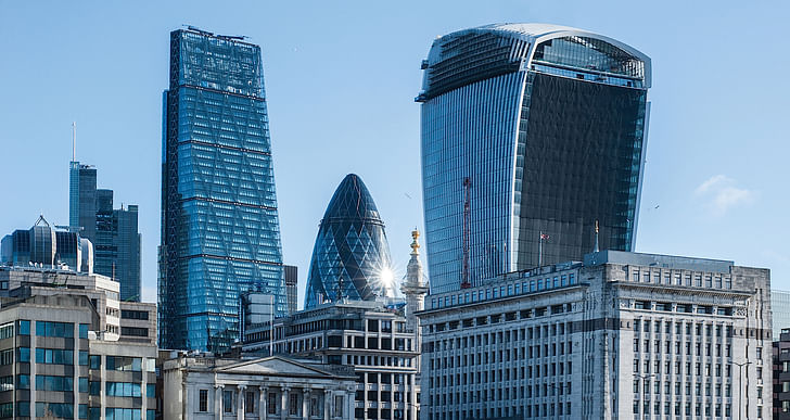 Fame and popular nicknames: Rafael Viñoly's 'Walkie Talkie' next to Norman Foster's 'Gherkin.' (photo via chtmag.com)