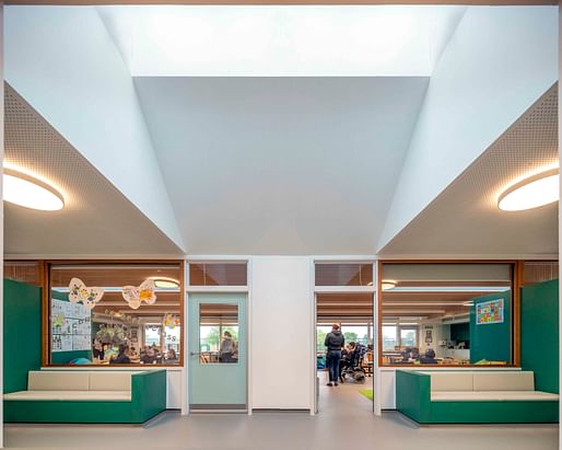 Alfreton Park Community Special School by Curl la Tourelle Head Architecture. Image © Kilian O'Sullivan