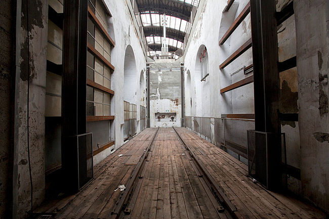 A lift that elevated the filled train cars to the main hall of the station