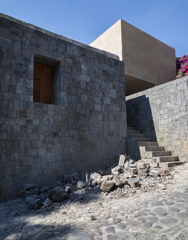 Rozana Montiel, Rozana Montiel Estudio de Arquitectura, Veracruz Cancha, San Pablo Xalpa Unidad Habitacional and Tepoztlan House, Mexico. Photography courtesy of the architect.