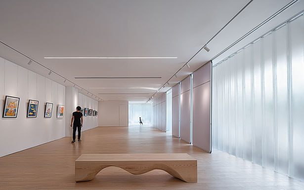 Exhibition Space with Diffuse Light Introduced through U-Glass，photo: Wu Qingshan
