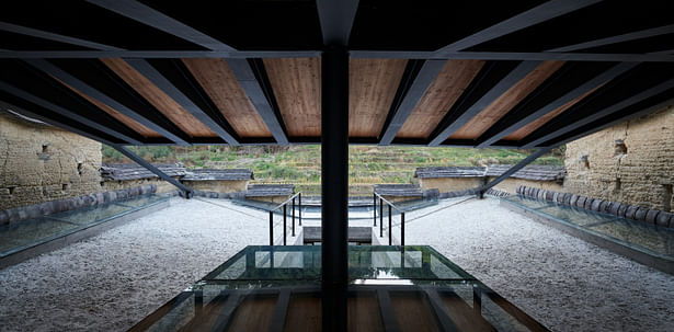  Roof mezzanine platform and the double-sloped roof structure ©CHEN Hao