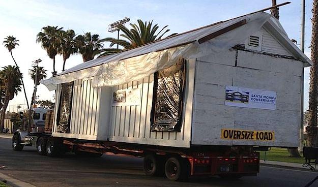 The Shotgun House on the move. Credit: Santa Monica Conservancy