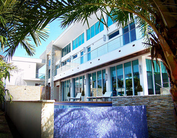 Pool deck, infinity edge pool