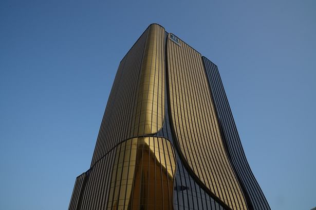 A mix of golden and grey façade panels 