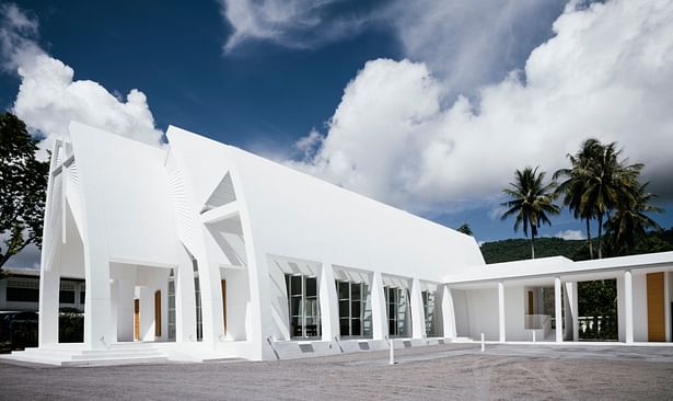 Over all romantic minimalist form of building with the Samui island scenery. photo crt :Peerapat Wimolrungkarat © JUTI architects