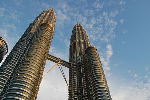 César Pelli, the architect behind iconic buildings like the Petronas Towers in Kuala Lumpur, has passed away. Image courtesy of Wikimedia user Luke Watson.