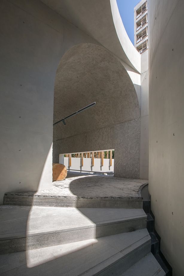 Exterior arc staircase ©Aurelien Chen