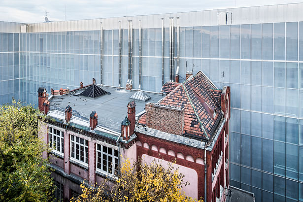 Inner courtyard with historic townhouse_Photo by Jakub Certowicz