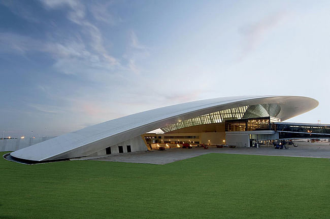 Carrasco International Airport by Rafael Viñoly Architects. Photo by Daniela Mac Adden.