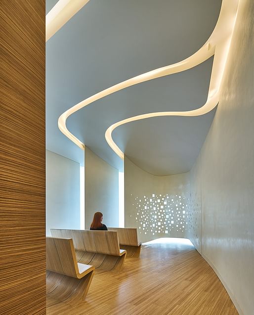 2018 Faith & Form Religious Art and Architecture Awards - Liturgical/Interior Design Award: Serenity Room, UC San Diego, Jacobs Medical Center in La Jolla, California by Yazdani Studio of CannonDesign. Photo: Christopher Barrett Photography.