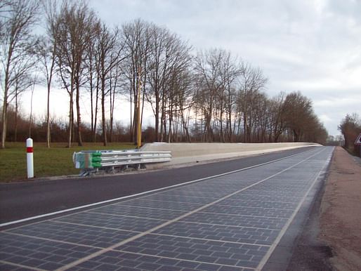A stretch of the experimental solar road in Tourouvre, France on its inauguration day, December 22nd, 2016. Photo: Wikimedia Commons.