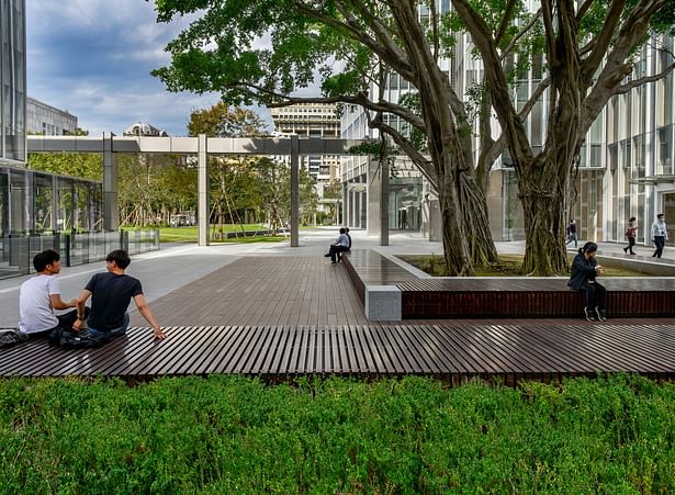 The open plaza of China Development Financial Tower creates a relaxing place for the busy urban life.