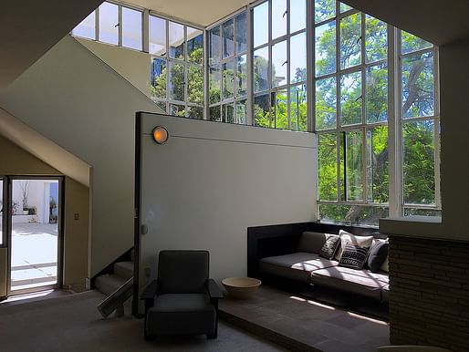 Interior view of Richard Neutra's Lovell Health House. Photo: Wikimedia Commons user Codera23.