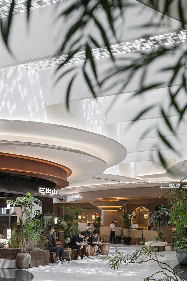 Dining Area beneath Clouds Ceiling ©ORANGE IMAGE丨Atelier Global