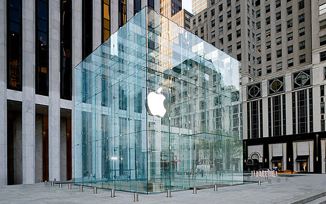 Apple store in New York City. Image via cultofmac.com.