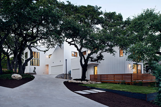 The entry drive to the Woodland property showing Houses 1 and 2. The white elevations are intended to be a clean backdrop to the organic, unrestrained nature of the site. Note the diagonal line above the garage in House 2. This is a functional element in that it’s the guardrail for the stairs that lead to the expansive roof deck, capturing 360-degree views of the tree canopies, and the city beyond. 