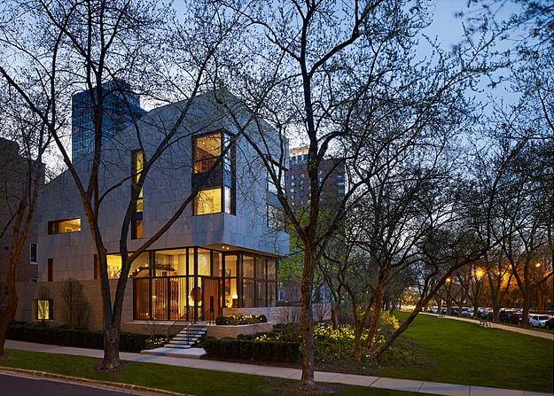 Distinguished Building Honor Award: Lake Shore Drive Residence in Chicago, Illinois by Wheeler Kearns Architects. Photo: Steve Hall, Hedrich Blessing Photographers.
