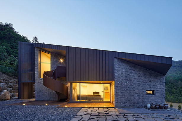 Slope House by Studio EON
