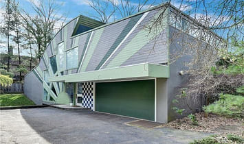 Preservation groups urge to save Venturi, Rauch, and Scott Brown-designed postmodern Abrams House from demolition