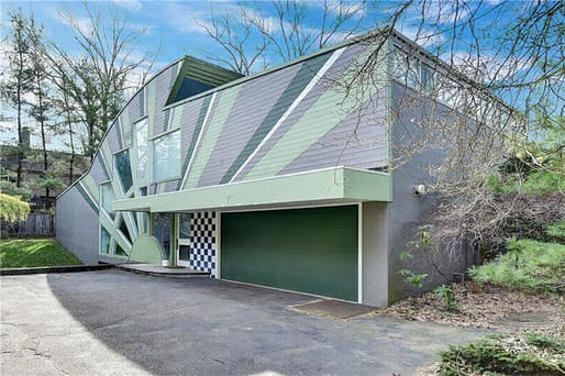 The Venturi, Rauch, and Scott Brown-designed Abrams House. Image: realtor.com, via docomomo-us.org.